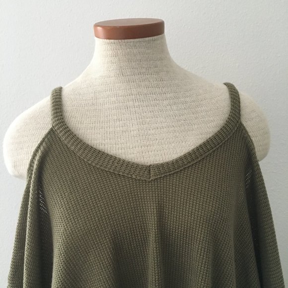 Anthropologie: Deletta Cold Shoulder Sweater - Picture 2 of 6